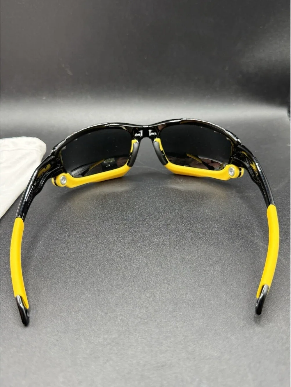 Oakley New Racing Jacket Livestrong Polished Black/Black Iridium OO9171-12
